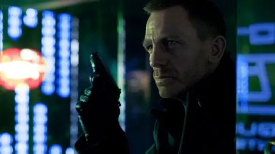 Daniel Craig as an Armed James Bond in First Official Skyfall Image