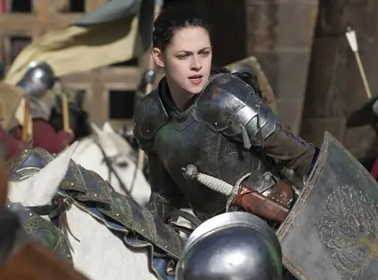 Kristen Stewart Ready for Battle in New Snow White and the Huntsman Images