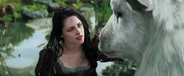 Kristen Stewart Ready for Battle in New Snow White and the Huntsman Images