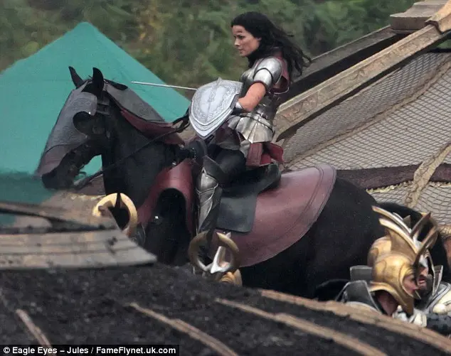 Thor and Lady Sif Battle on Thor: The Dark World Set