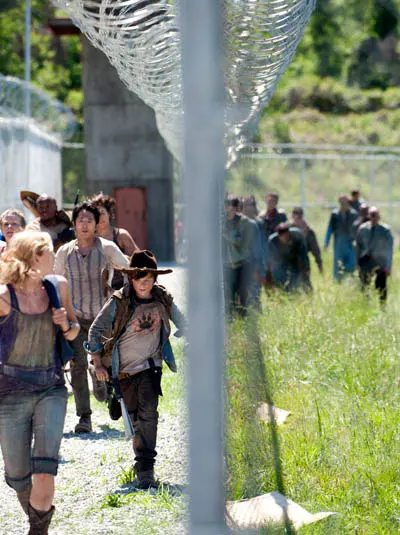 The Walking Dead Season 3 Premiere Images Find a Prison