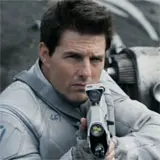 Oblivion Review: Tom Cruise Tackles Sci-Fi