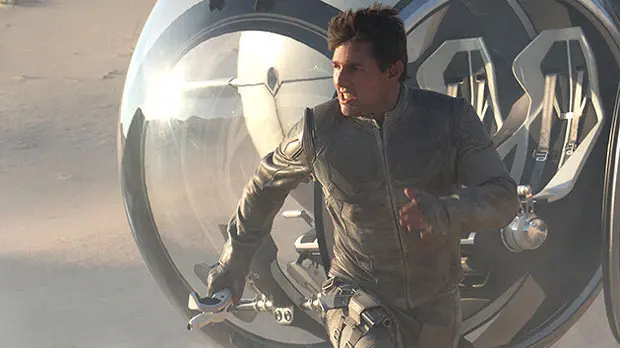 Oblivion Review: Tom Cruise Tackles Sci-Fi