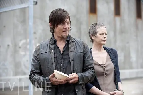 New The Walking Dead Season 4 Image Pairs Daryl and Carol