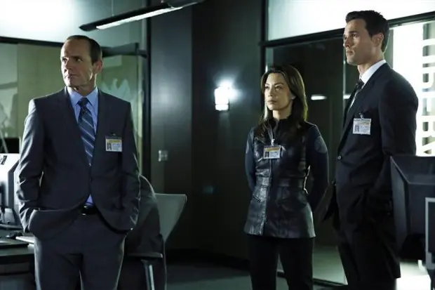 Agents of SHIELD Episode 7 'The Hub' Review and Recap 6 Qs