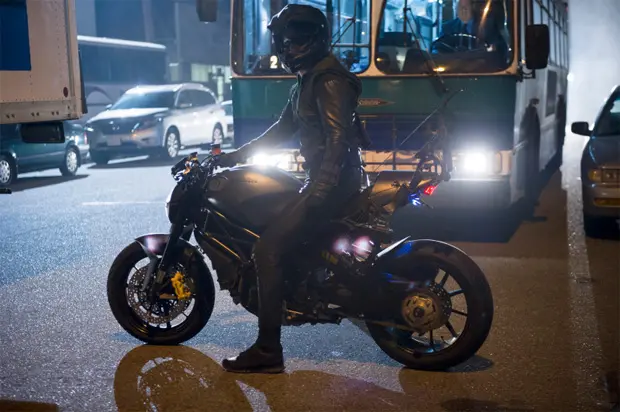 Arrow Season 2 Episode 210 'Blast Radius' Review and Recap 6 Qs